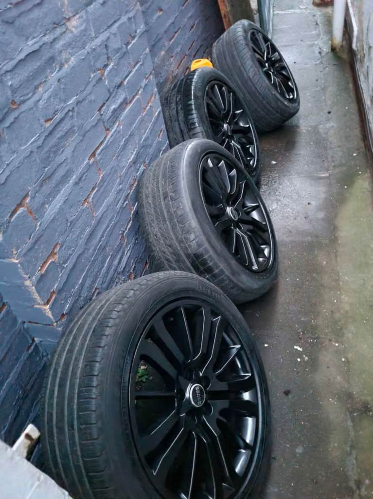 Range rover 20 inch alloys + tyres x 4