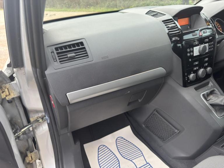 2013 Vauxhall Zafira 1.6 16V Exclusiv MPV 5dr Petrol Manual Euro 5 (115 ps) MPV Petrol Manual