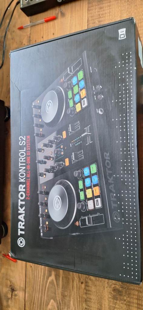 Traktor S2 Mk 3 DJ Controller 