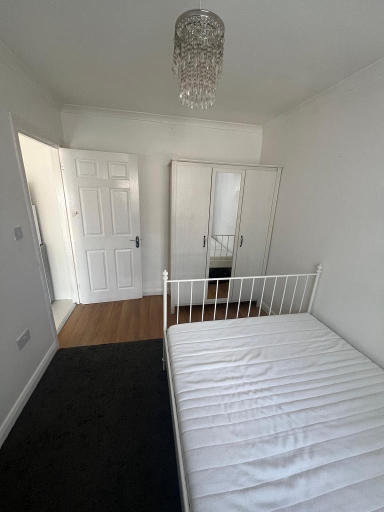 Beautiful 1 bedroom studio with private bathroom and kitchen 