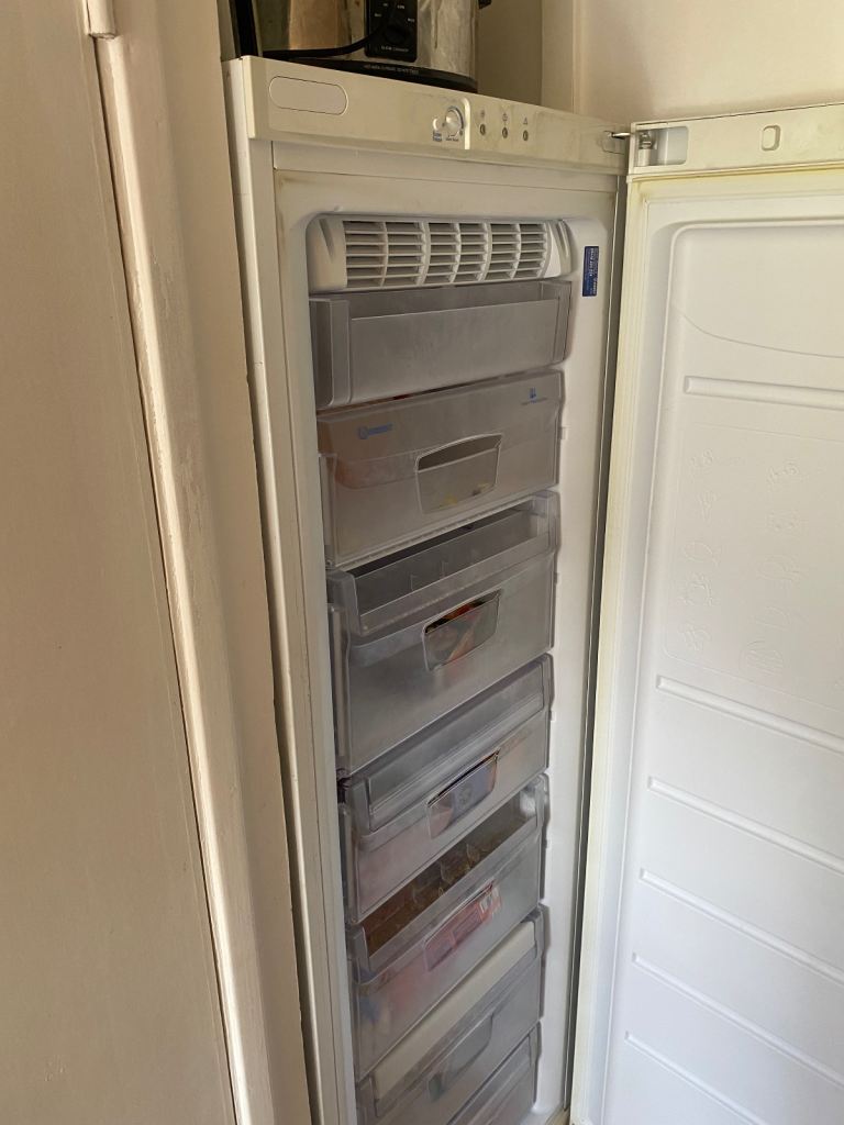 Indesit 7 draw, frost free freezer 