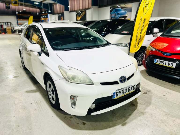 2013 Toyota Prius Toyota Prius Hybrid Petrol Pearl White 2013 5 Seater  1.8L