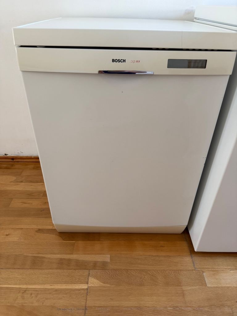Bosch Dishwasher – Clean and Working