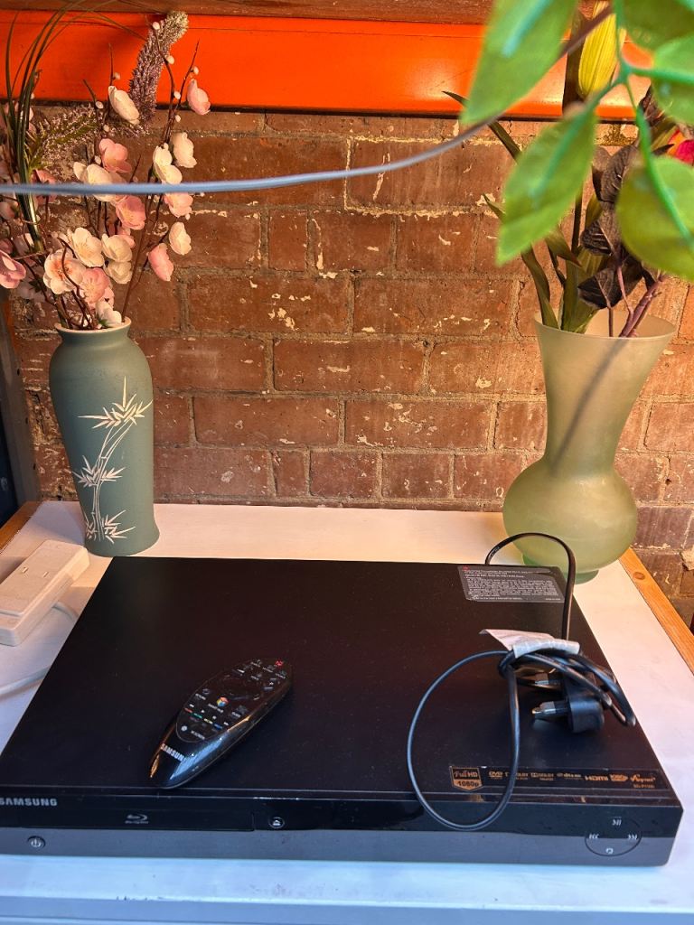 Samsung Blu-ray Player with Remote (BD-P1500)