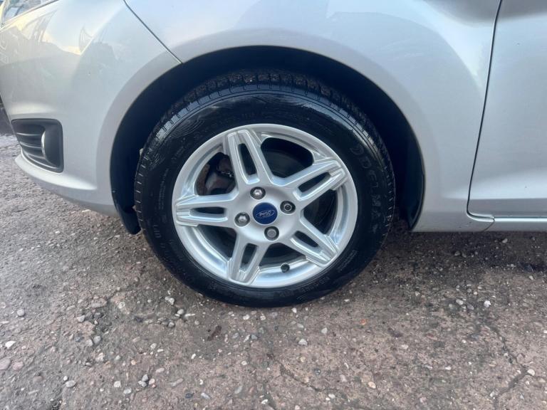 2014 Ford Fiesta 1.6 Zetec 5dr Powershift HATCHBACK PETROL Automatic