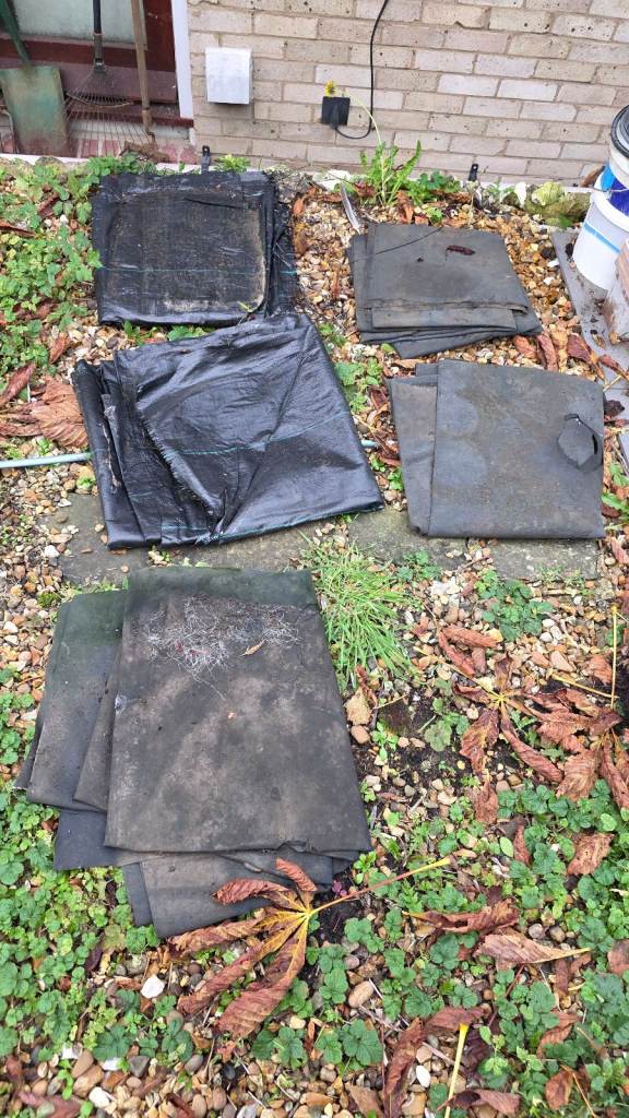 Membranes for garden. Weeds suppressor