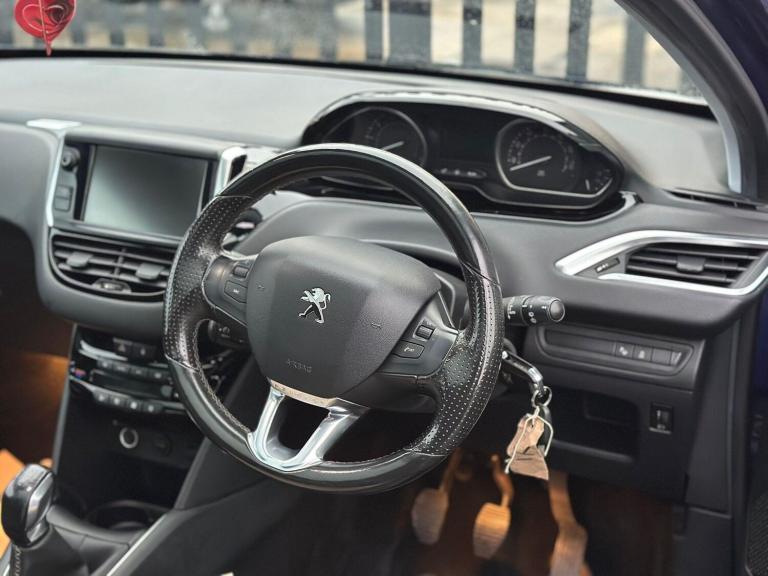 2013 Peugeot 208 1.2 VTi Intuitive Euro 5 3dr HATCHBACK Petrol Manual