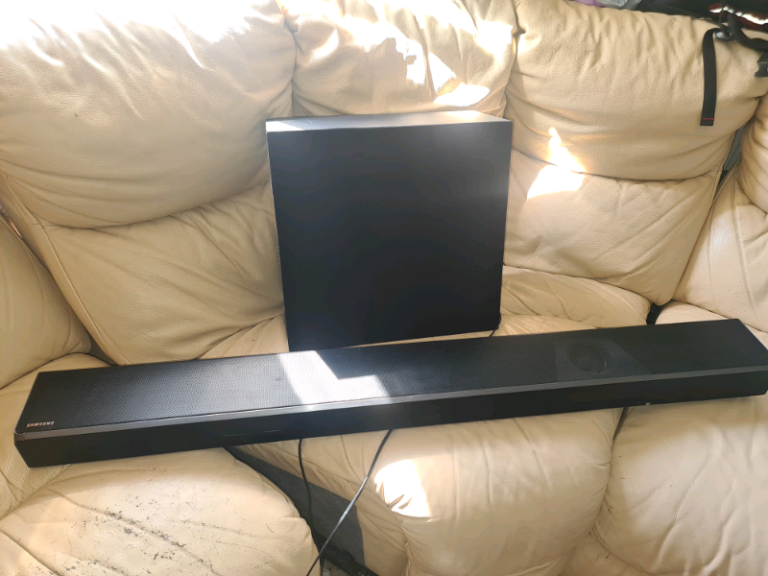 Samsung HW-K850 soundbar with wireless subwoofer