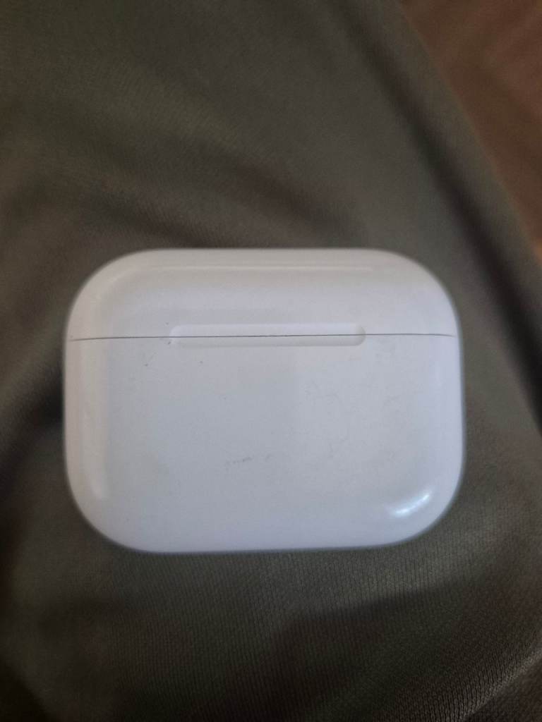 AirPods cace Pro 2nd Gen – Apple Headphones, Good Condition