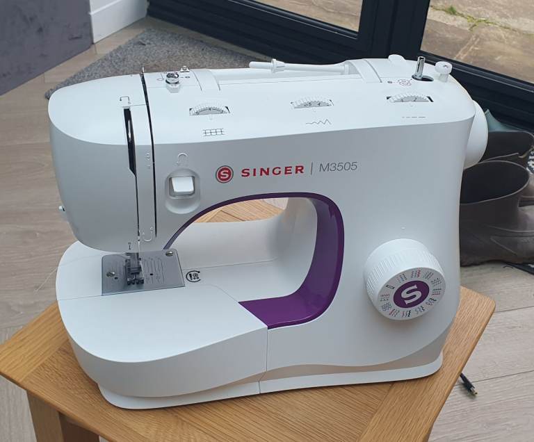 Sewing machine - Singer M3505