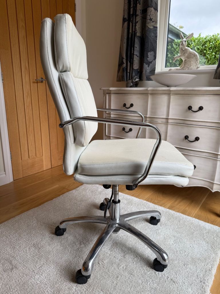 White Leather Office Chair with Chrome Base – Good Condition