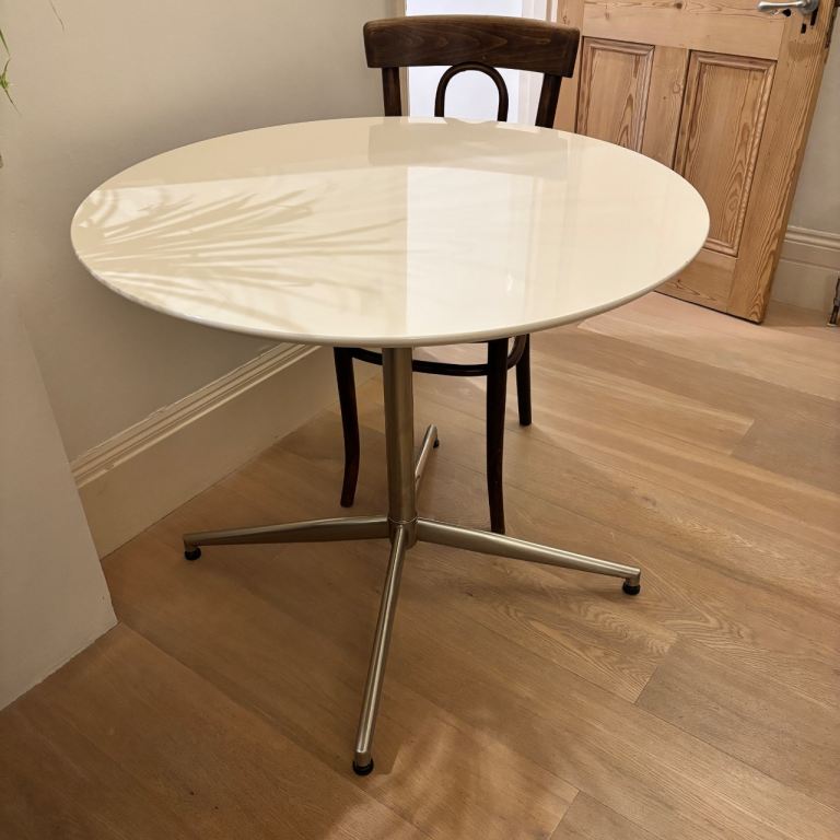 Round dining table 