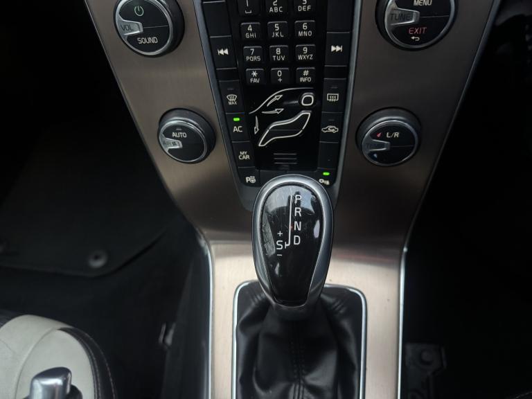 VOLVO V40 CROSS COUNTRY 1.6 D2 Lux 2014