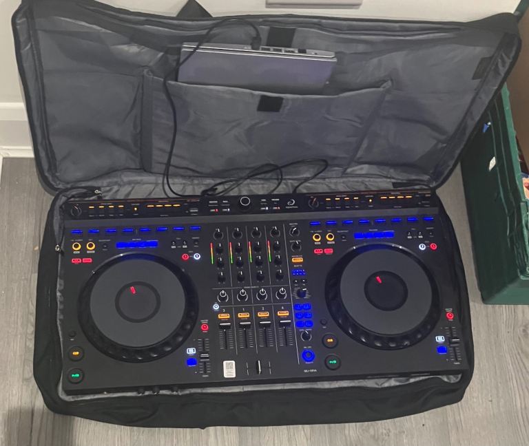 (Still in warranty) PIONEER DDJ-GRV6 4 CHANNEL DJ CONTROLLER