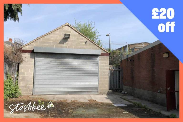 Lock-up to rent in Bradford (BD8) | Stashbee