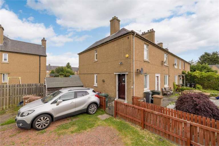 3 Bedroom Flat To Let – Broomhouse, Edinburgh