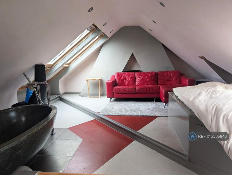 3 bedroom flat in Durnsford Road, London, SW19 (3 bed) (#2536948)