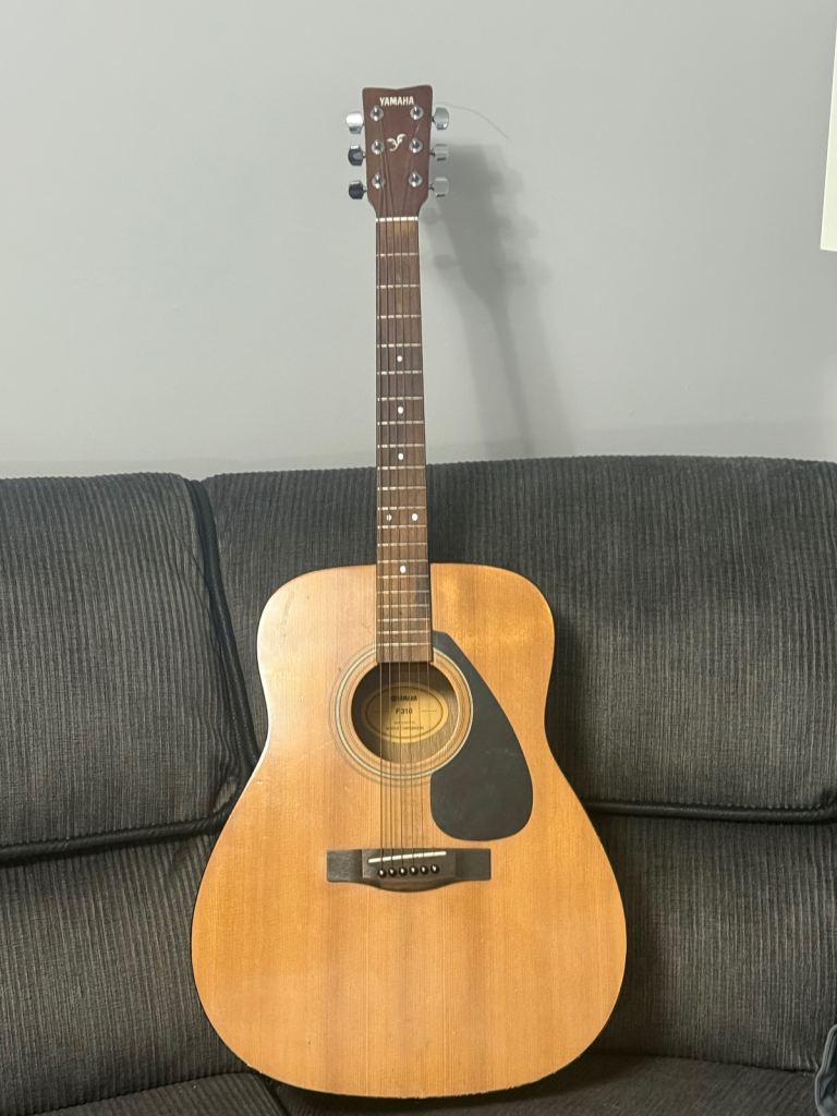 Yamaha F310 Acoustic Guitar – Great Condition 