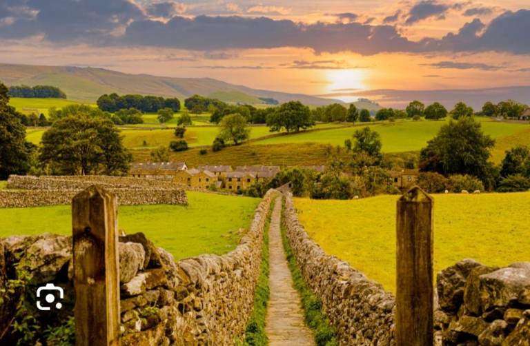 QUALIFIED ANIMAL WELFARE SPECIALIST seeking "Work-for-Land" partnership in Kidderminster.