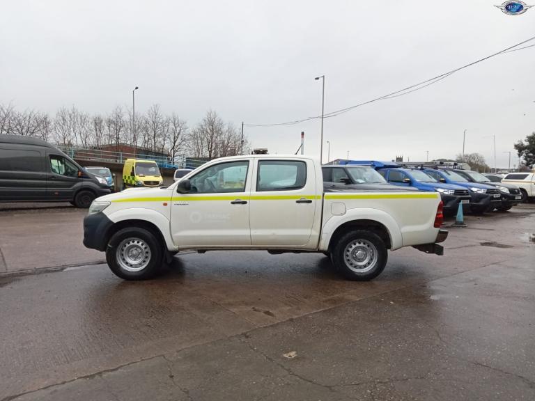 TOYOTA HILUX 2.5 D-4D Active White Manual Diesel 2016