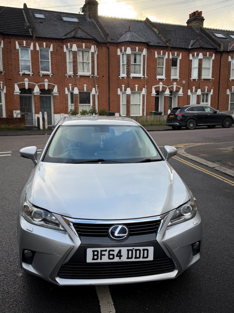 Lexus CT200h