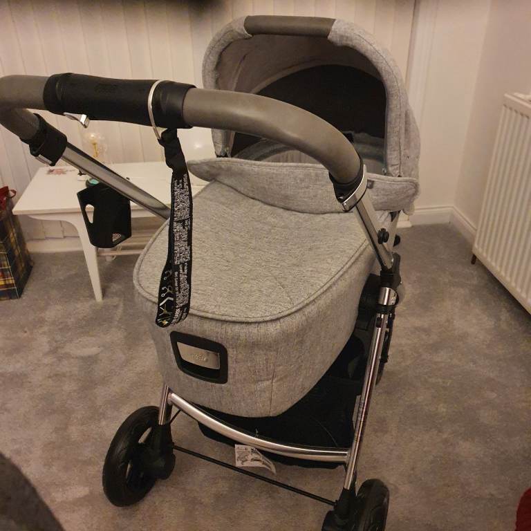Mama's and Papas Flip XT³ Pushchair Bundle and Carseat 
