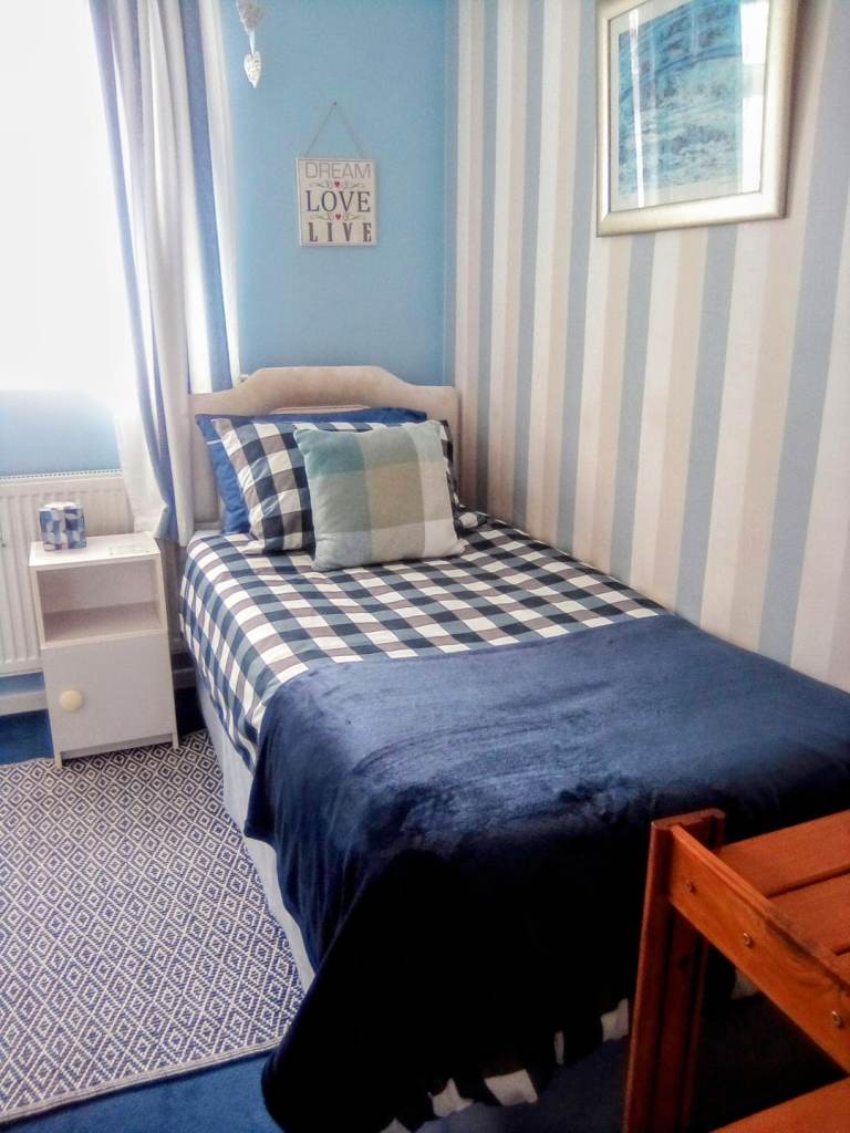 SINGLE ROOM TO RENT FOR 5 WEEKS...ALL BILLS INCLUSIVE... PARKING ...