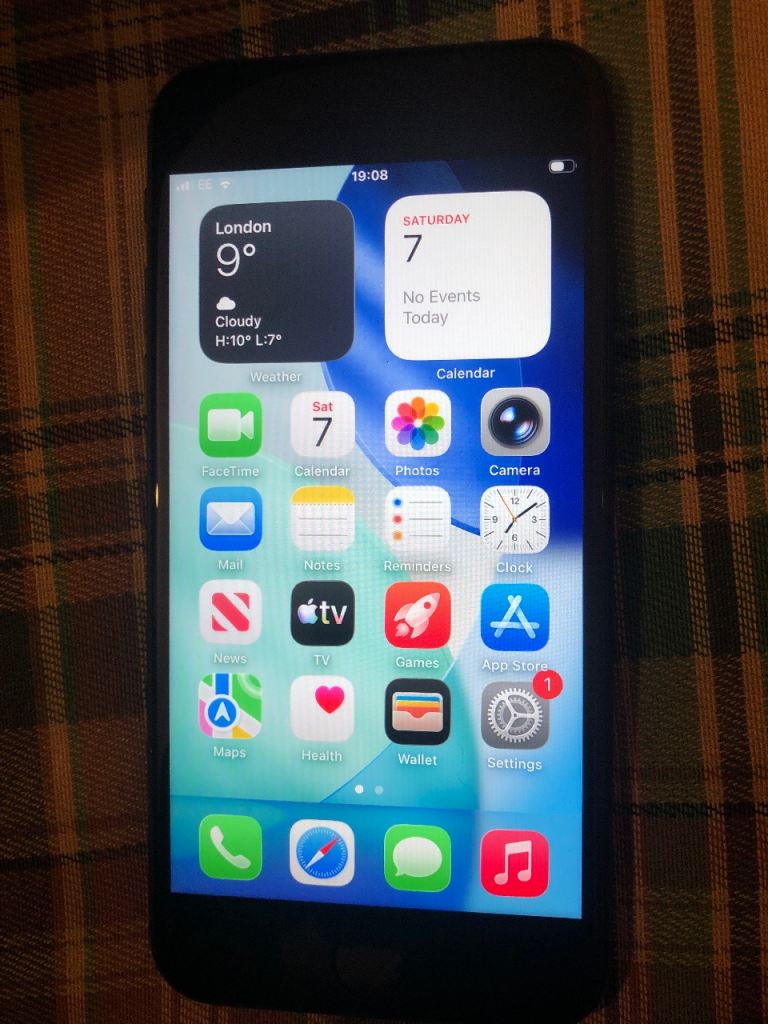 Apple iPhone SE 2 2020 looks new unlocked fully works battery health 88% iOS 26.3.1