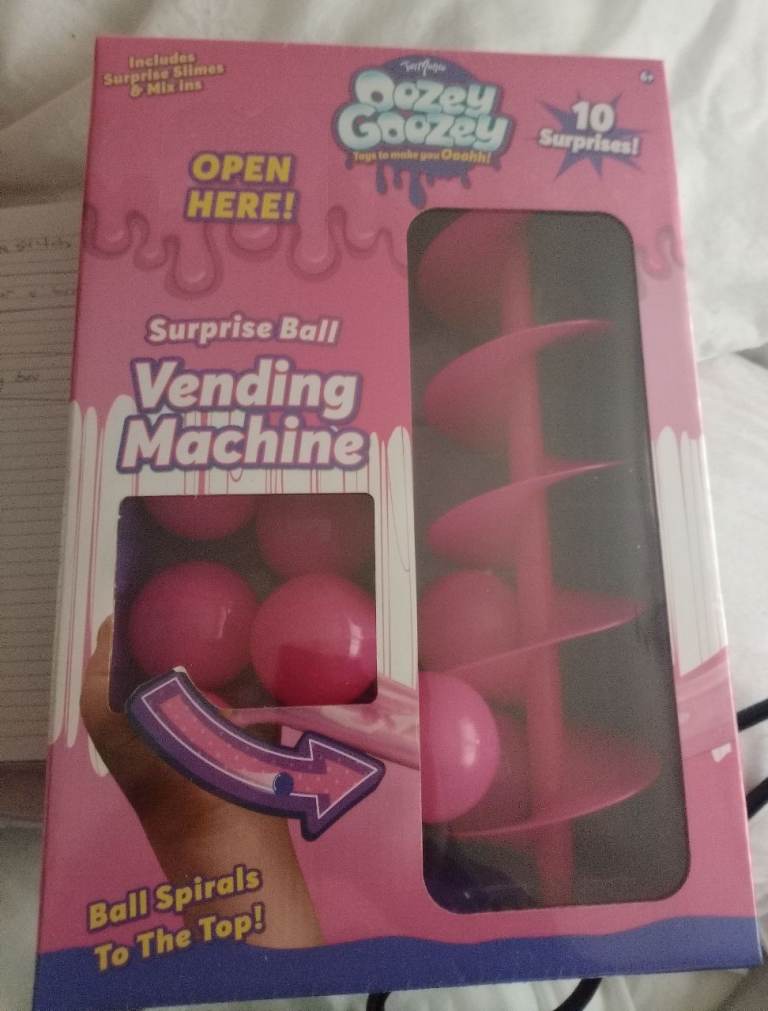 OOZEY GOOZEY SUPRISE BALL VENDING MACHINE