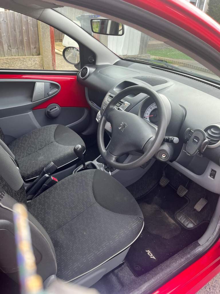 Peugeot, 107, Hatchback, 2011, Manual, 998 (cc), 3 doors