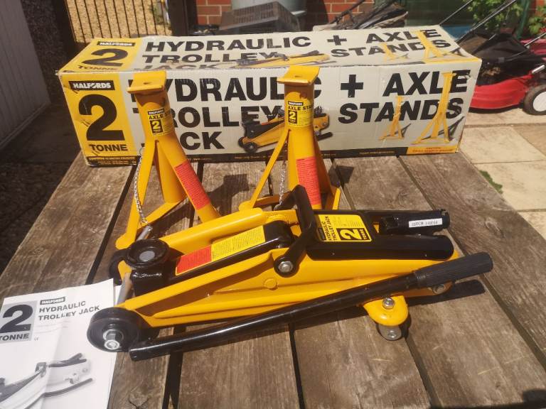 Halfords 2 Tonne Trolley Jack And Axle Stands Box Set *Brand New*
