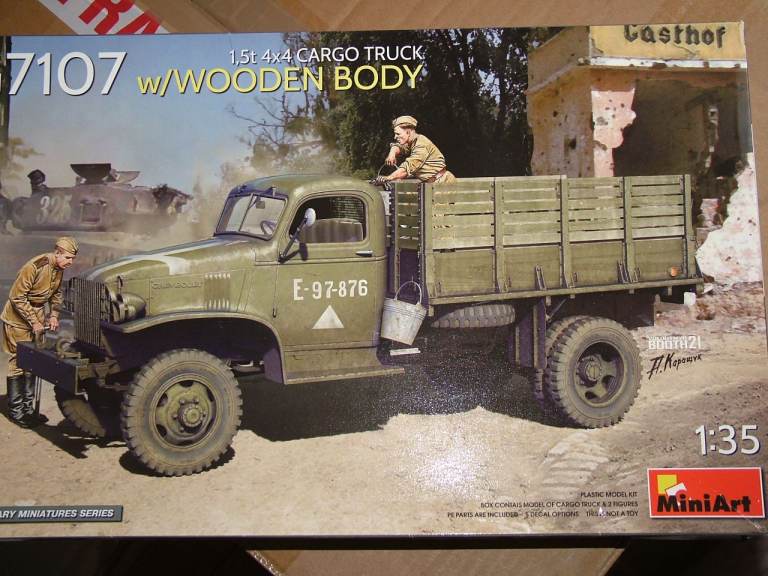 MiniArt MIN35386 1:35-1.5t 4x4 G7107 Cargo Truck w/Wooden Body Scale Model kit,