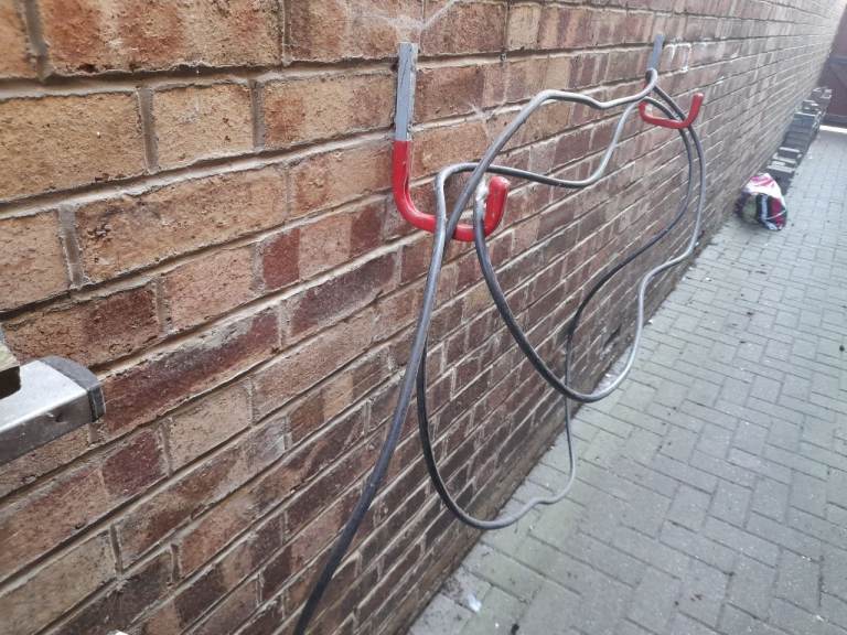 Outdoor Underground Armoured Cable.     Over 7 meters, 3 core x 2.5mm.