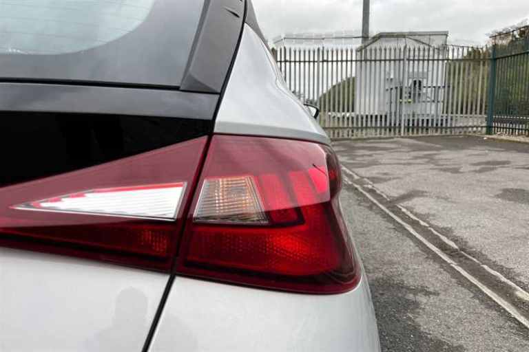 2022 Hyundai i20 1.0 T-GDi MHEV SE Connect Hatchback 5dr Petrol Hybrid DCT Euro 6 (s/s) (100 Hatc...