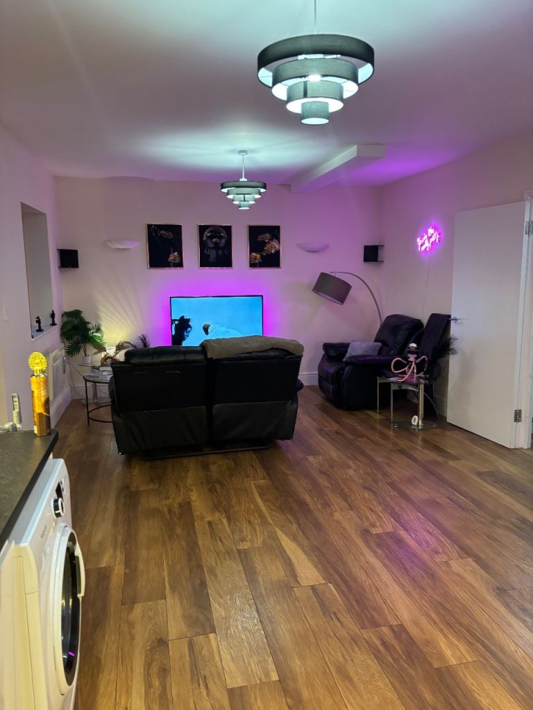 Room in a Shared Flat With jacuzzi 