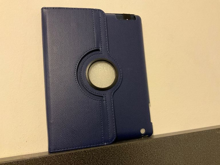 iPad 2/3/4 blue rotating case. New.