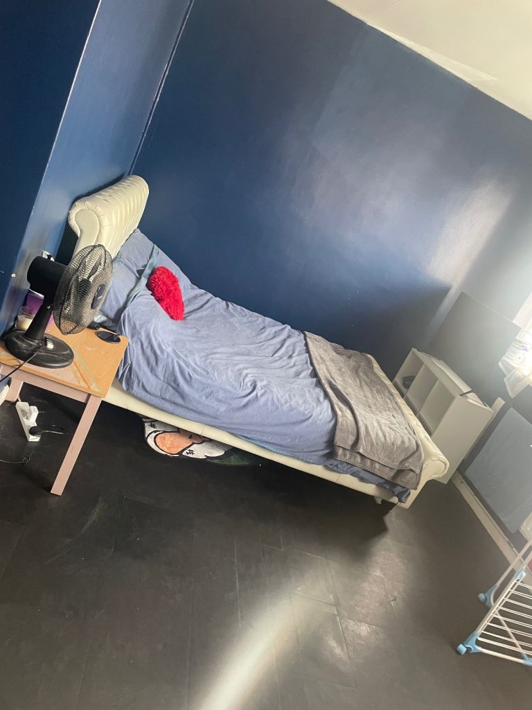 Large 2 bedroom flat