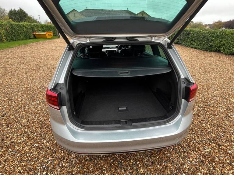 2020 20 VOLKSWAGEN PASSAT 2.0 TDI EVO R-LINE ESTATE 5DR DIESEL MANUAL EURO 6 (S/