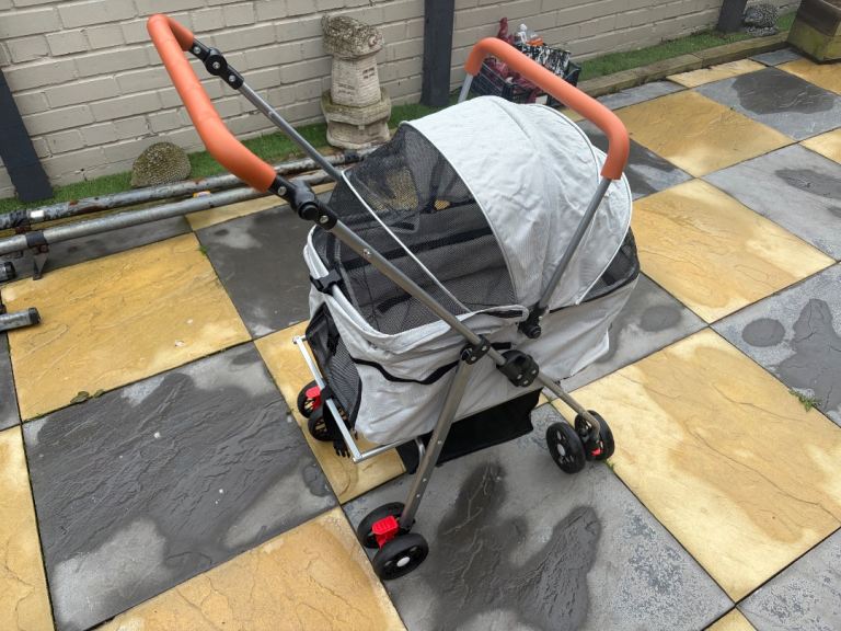Dog pushchair