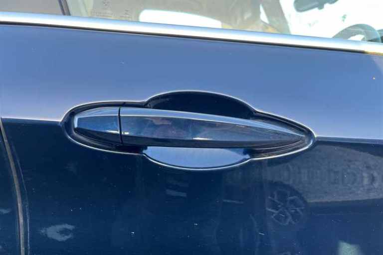 2018 BMW 2 Series 220d xDrive Luxury 5dr Step Auto HATCHBACK DIESEL Automatic