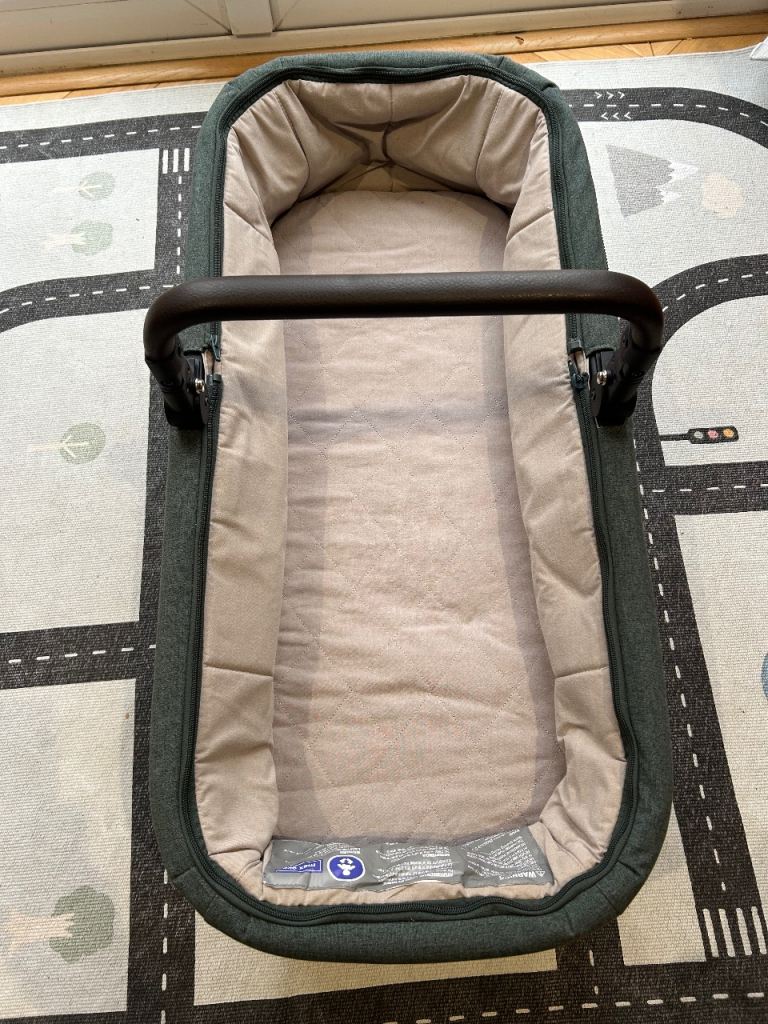 Mamas and Papas Strada Pram Bundle - Pram + Carry Cot + Backpack + Footmuff + Hand Warmers