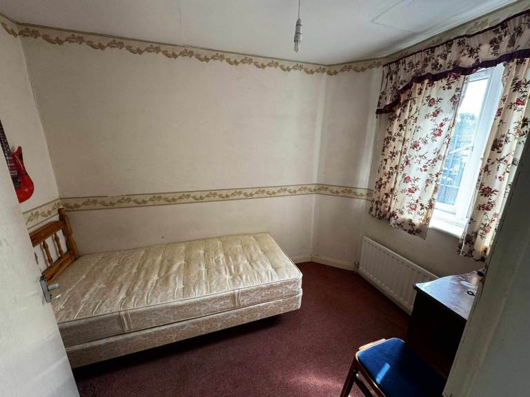 BEAUTIFUL ROOM TO RENT