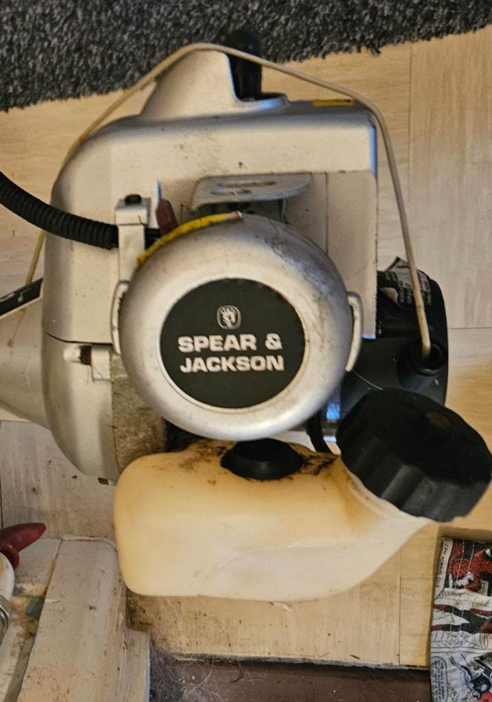 Nonrunning spear & jackson petrol strimmer