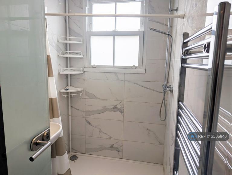 3 bedroom flat in Durnsford Road, London, SW19 (3 bed) (#2536948)