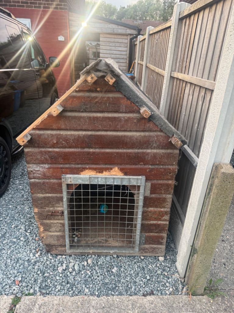 Dog kennel free to collect 