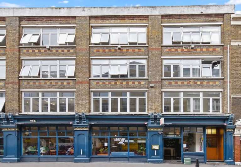 Furnished office to rent in *Shoreditch*. Office Space for 20 desks EC2