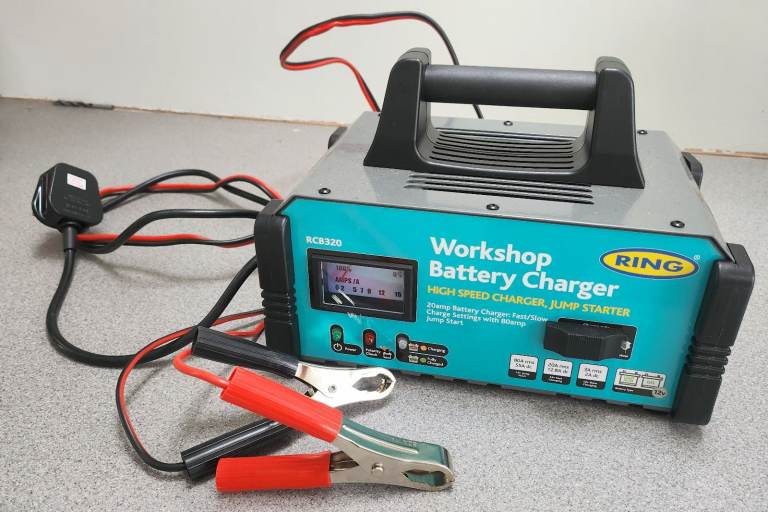 Ring RCB320 12v 20A 12000cc Engine Car 4x4 Fast Automatic Battery Charger & Jump Starter +Caps