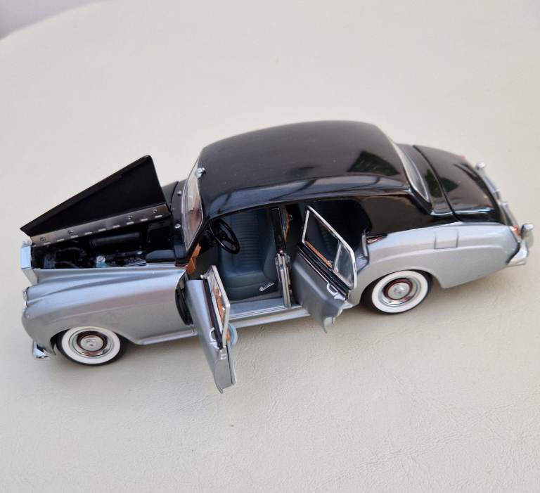 1/24 franklin mint 1955 rolls royce silver cloud .