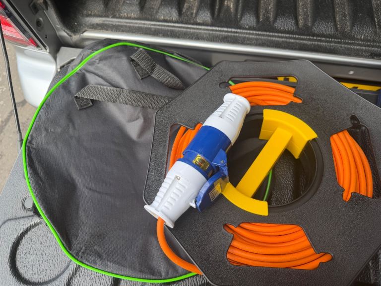 Electric hook up cable