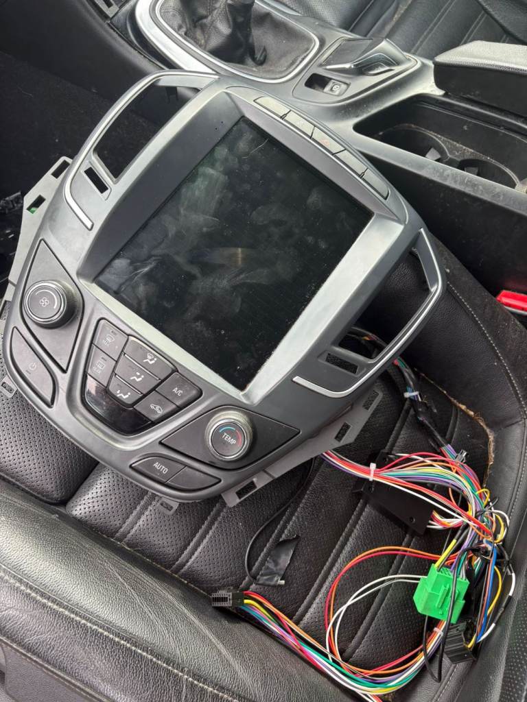2014 vauxhall insignia tesla screen